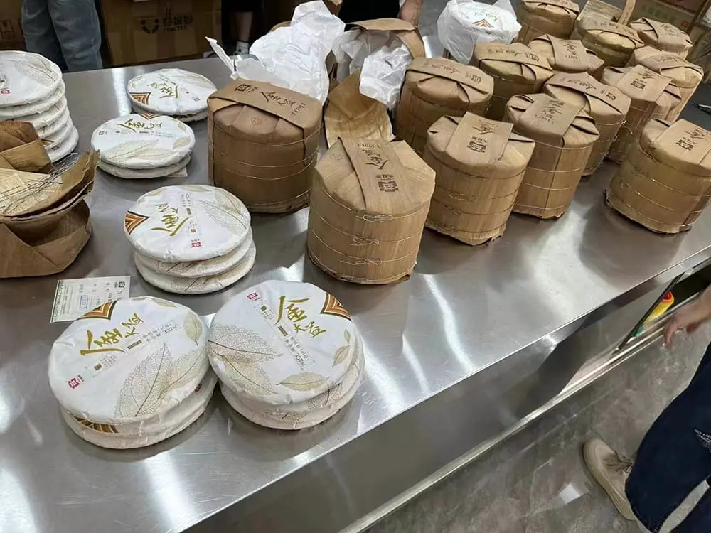 回收大益普洱茶2015年生茶熟茶图3